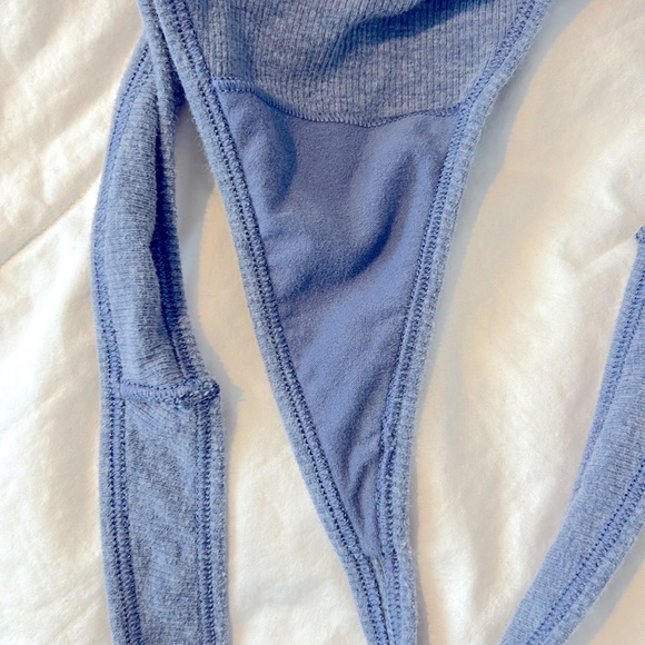 VS PINK 3pc Thongs - Picture 8 of 10